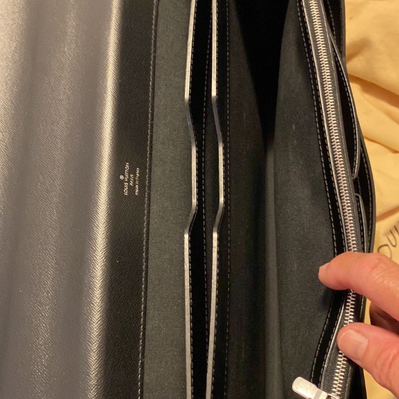 Louis Vuitton Taiga Men Briefcase - Picture 11 of 13